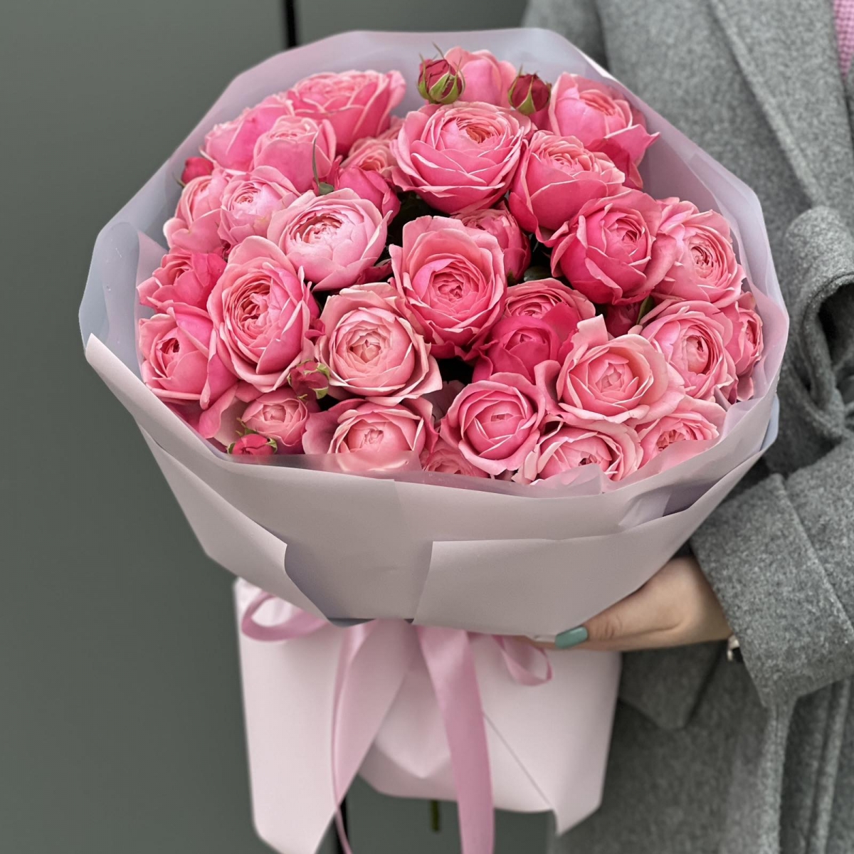 Букет Эвиан М из кустовой пионовидной розы