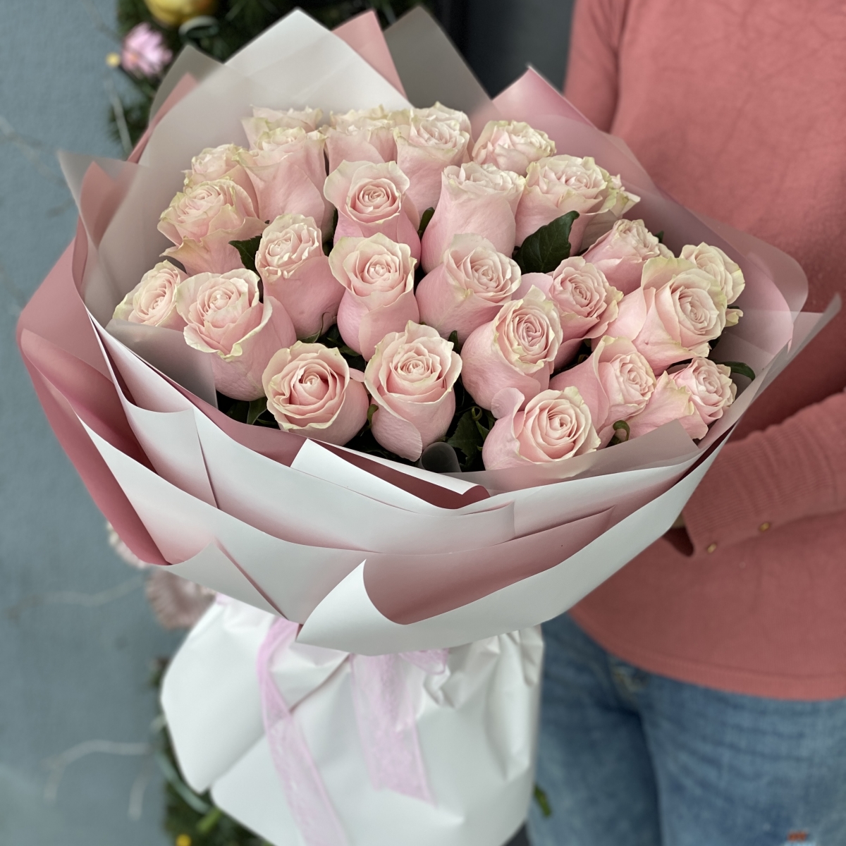 Букет из 31 розовой розы