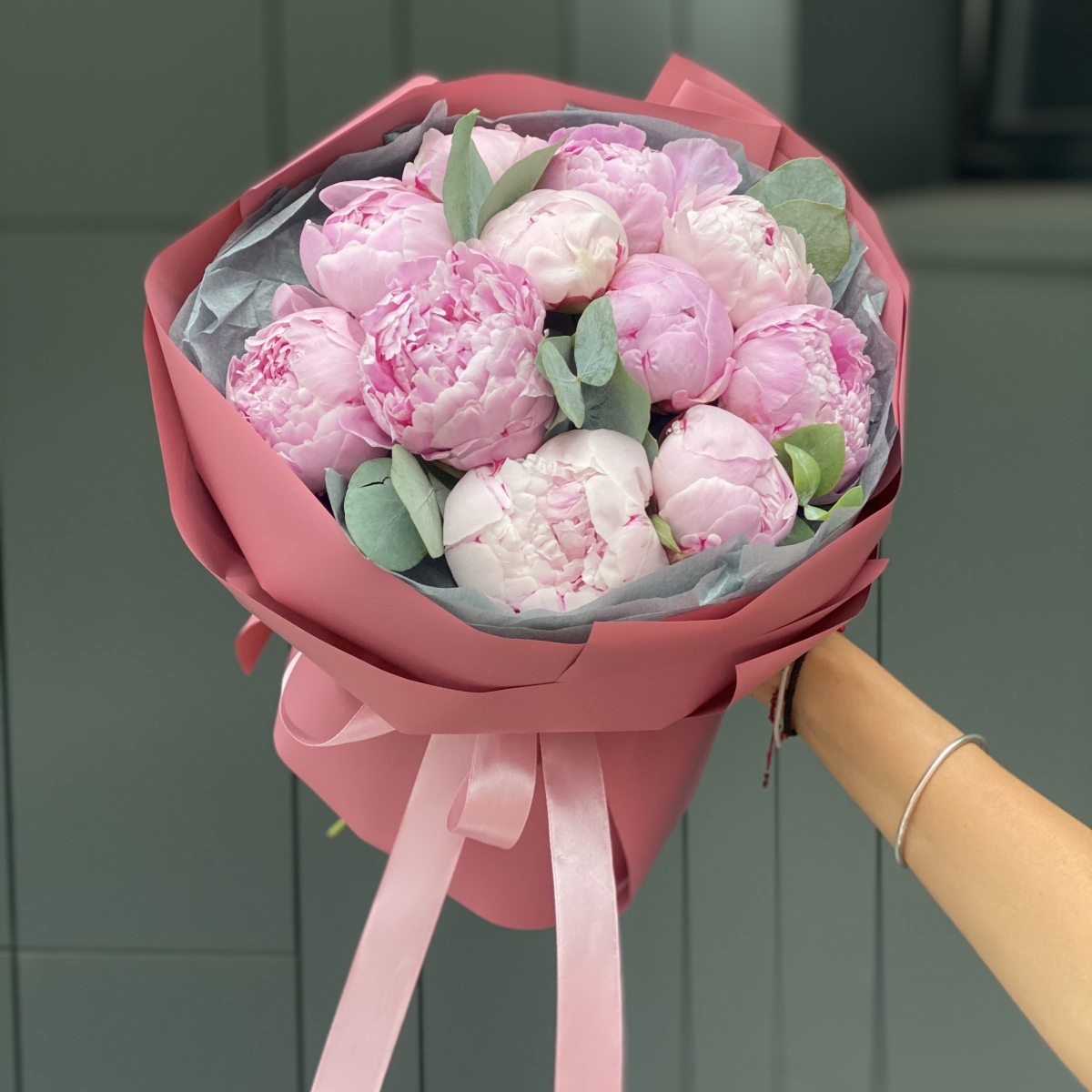 Букет Ваниль из пионов и эвкалипта