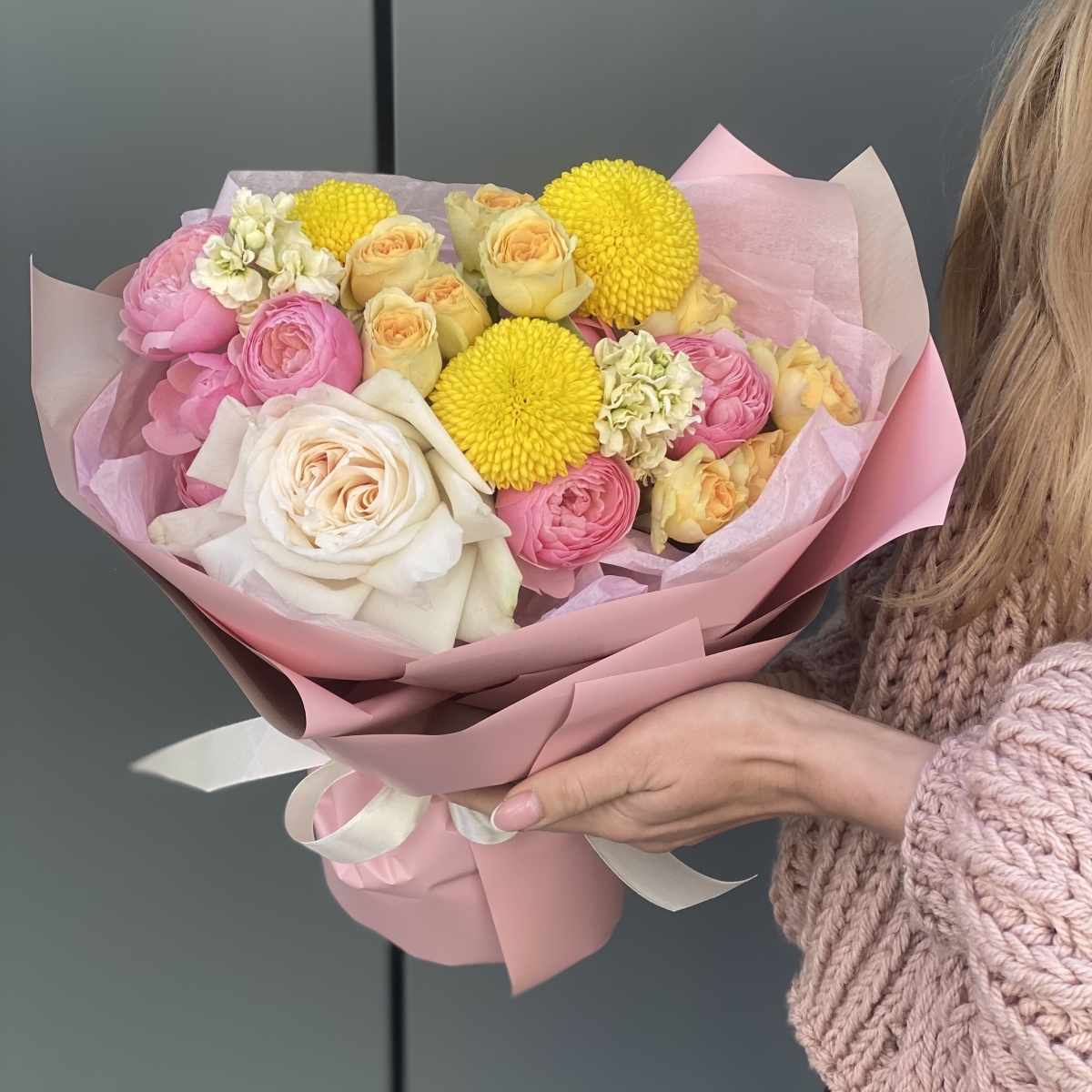 Букет Эмилия из момоко, роз и маттиолы