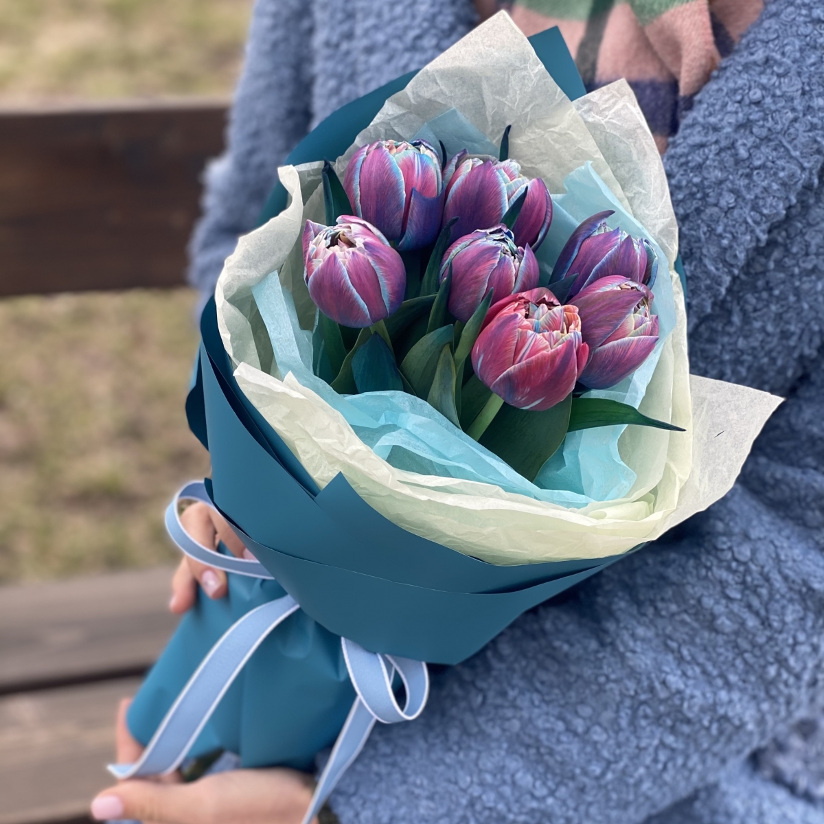 Букет Тутти Фрутти из тюльпанов, цимбидиума, оксипиталума, роз и маттиолы