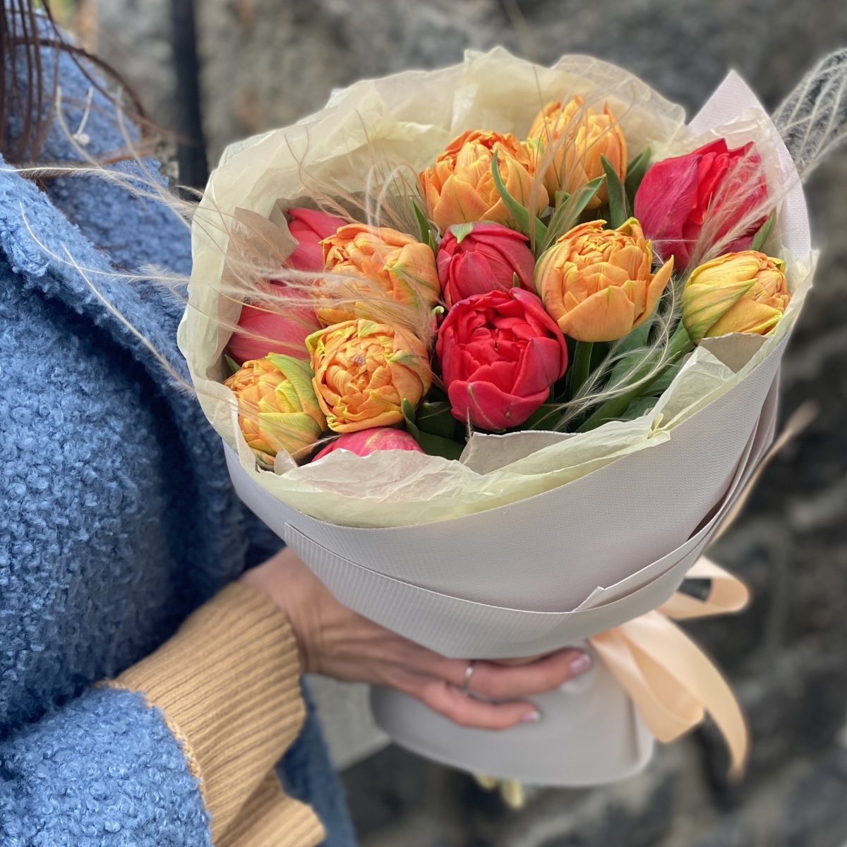 Букет Ювелис из тюльпанов, вибурнума и роз