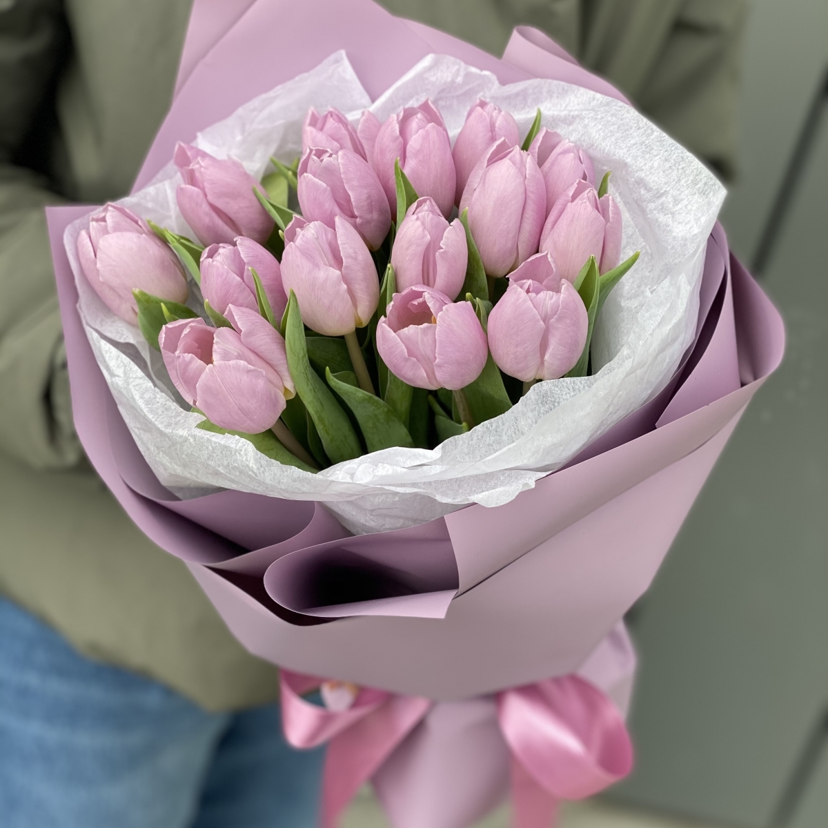Букет Кэнди Принц из 15 сиреневых тюльпанов